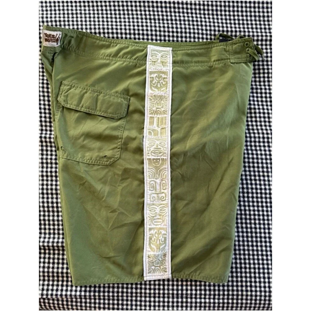 Vintage Y2K “Toes on The Nose” Olive Green Swim Trunks with White Tiki Sides